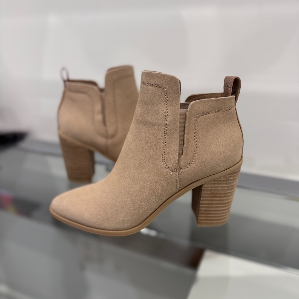 Dolce Vita Cream Suede Heeled Ankle Women's Booties (6)
